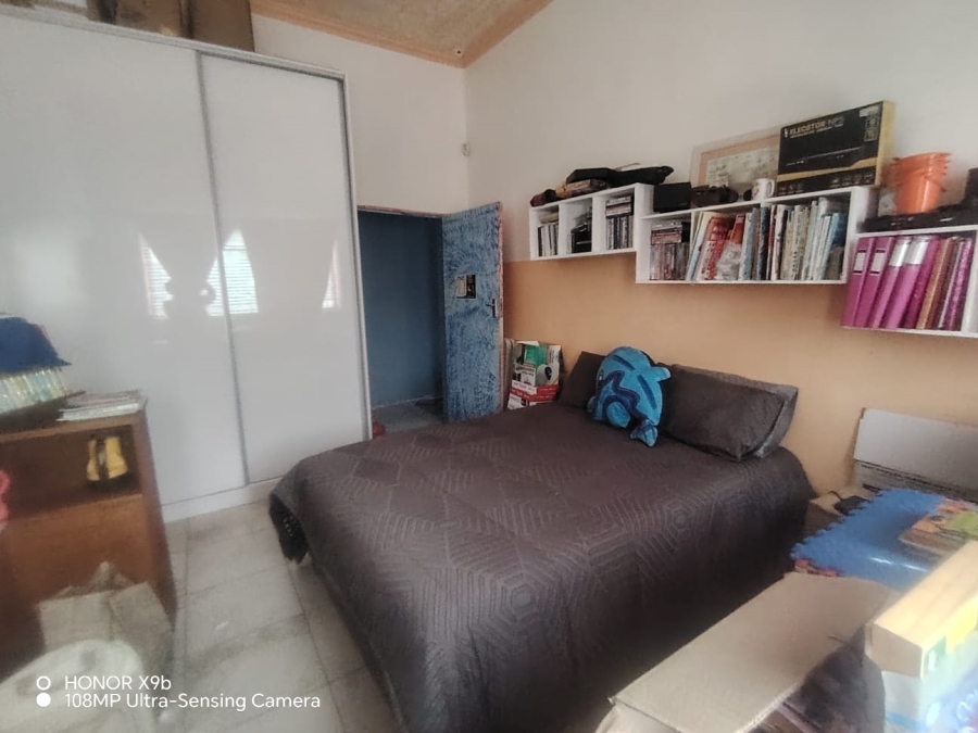 5 Bedroom Property for Sale in Wynberg Upper Western Cape